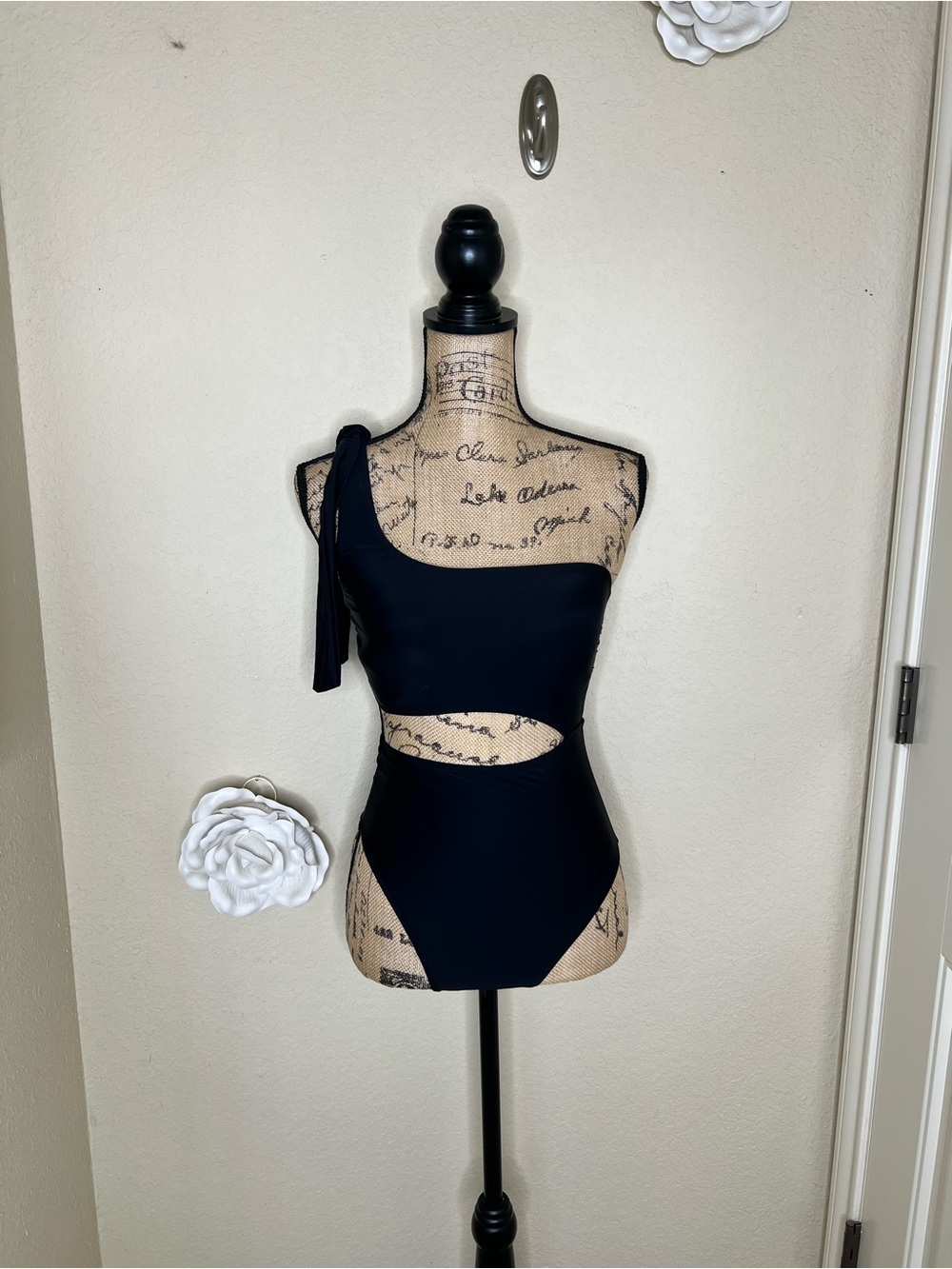 NTM: Gianni Bini Black Cutout One Shoulder Tie Swimsuit Monokini XS